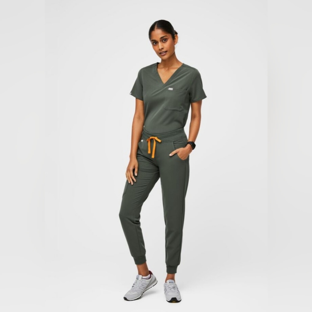 Figs Scrub Set (Moss) - Technical Collection Top size L, Joggers size M